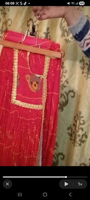 Haine rosi cu pietre Moschino de vanzare