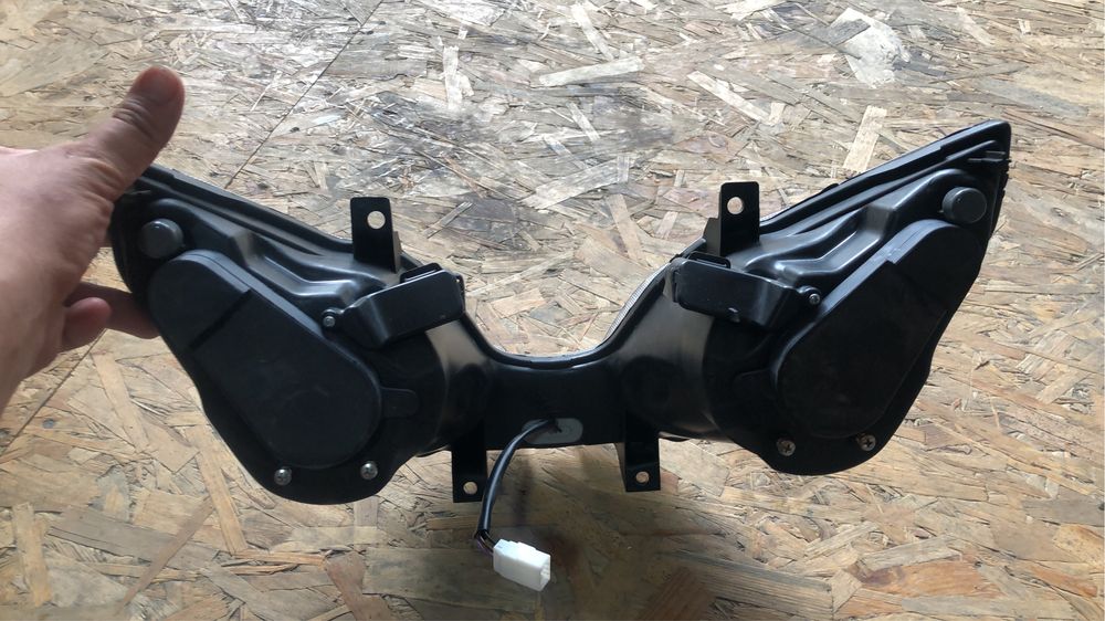 Far , carenă dar si alte componente piaggio mp3 500 2015-2020