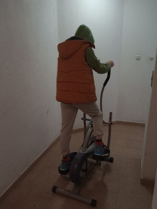 Кростренажор  за тренировка за крака, гръб и глутеус