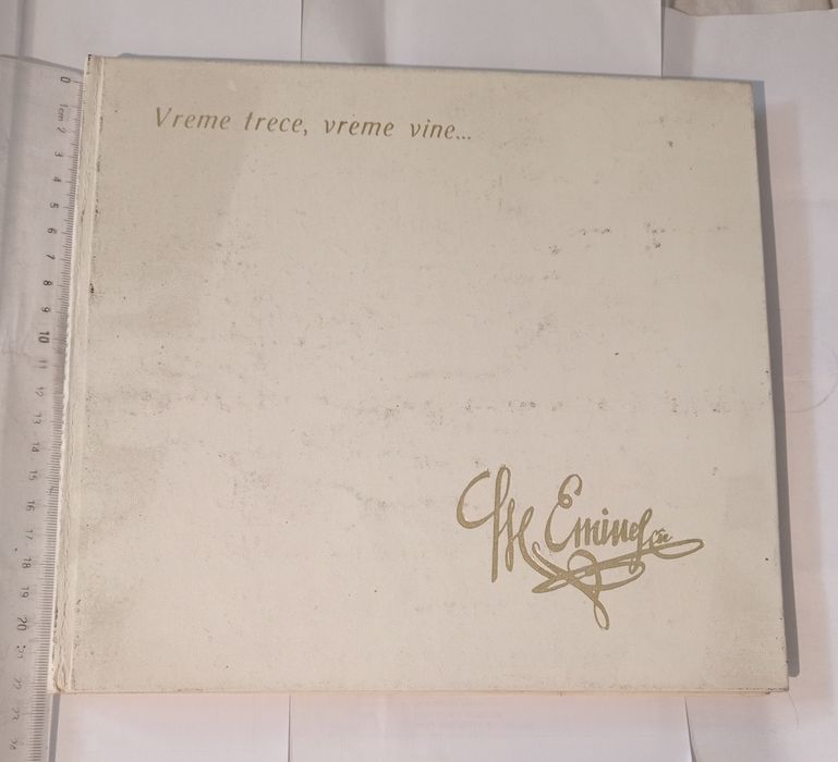 Vând/Schimb patru cărți.