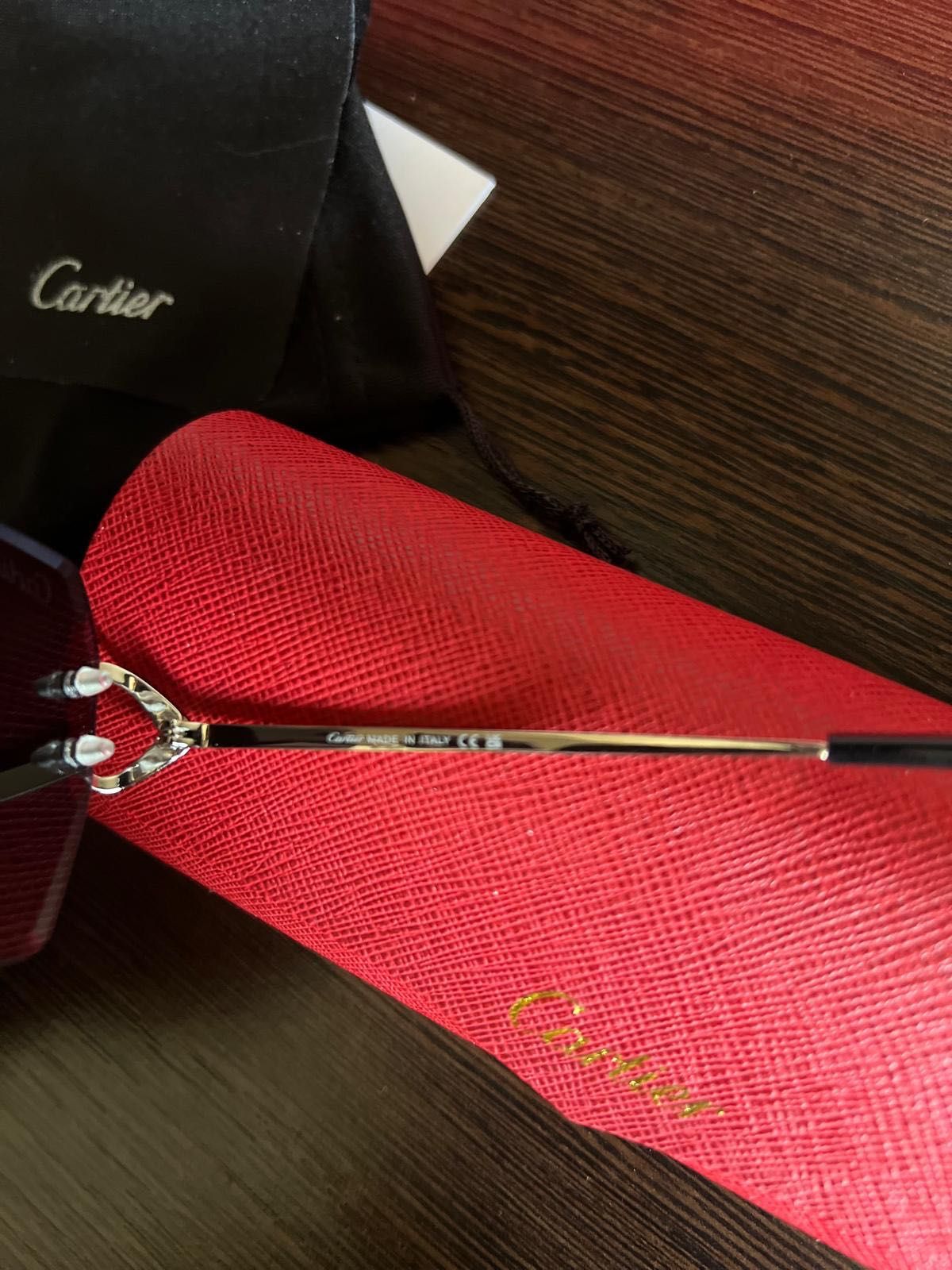 Vand ochelari Cartier si Ray-Ban