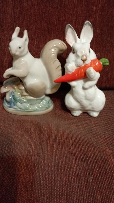 Фарфоровые статуэтки зайчик с морковкой и белка