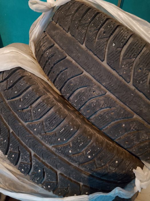 Продам зимние шины с шипами б/у в хорошем срстоянии