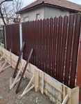 procedura este in felul urmator: 
1. Se toarna șapa de beton (fundația