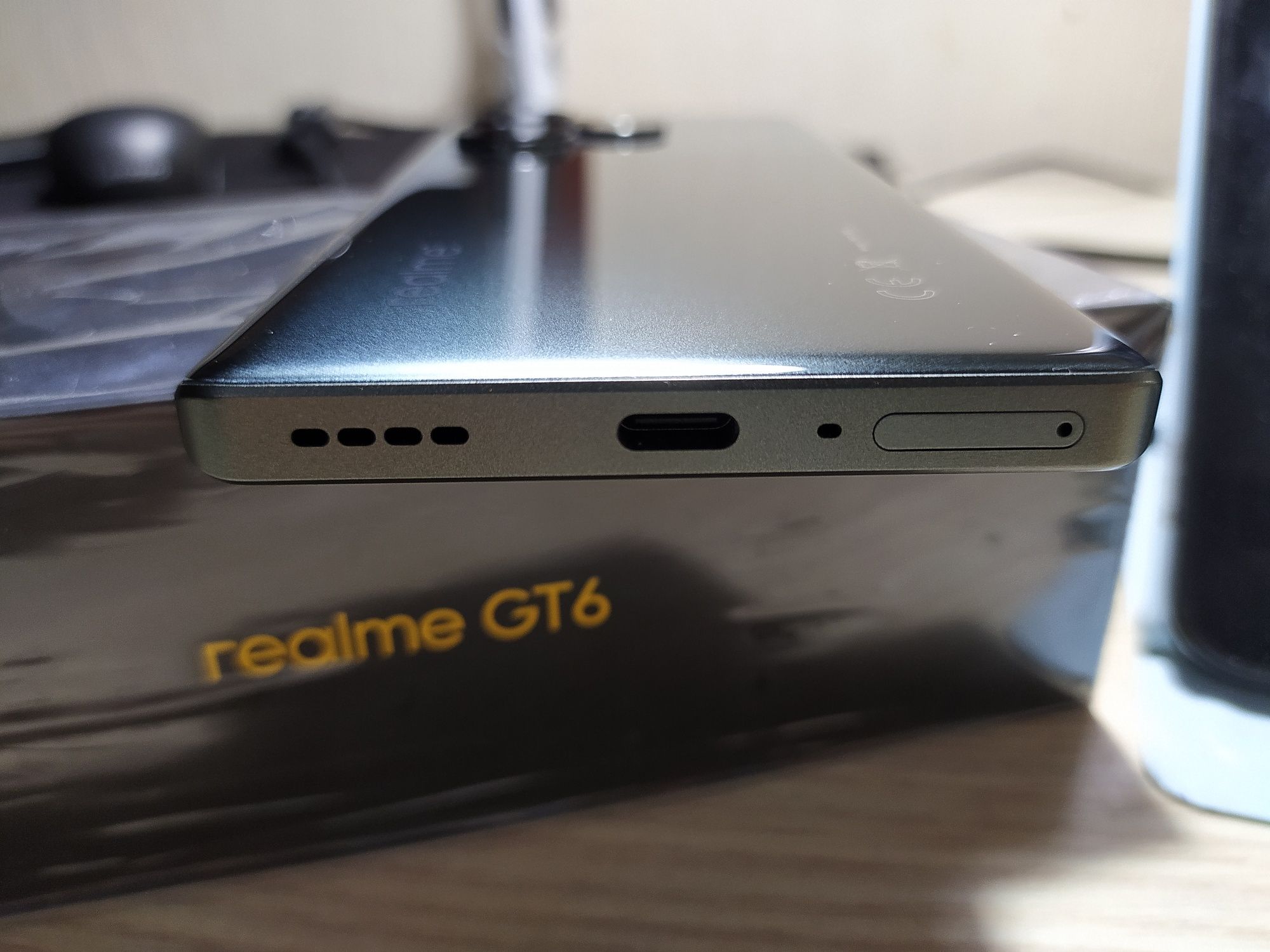 Realme GT6 12.256 Зелёный Глобал в Идеальном состоянии