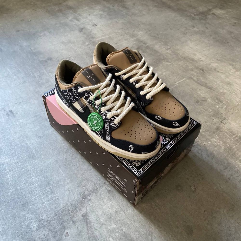 SB Dunk Low x Travis Scott