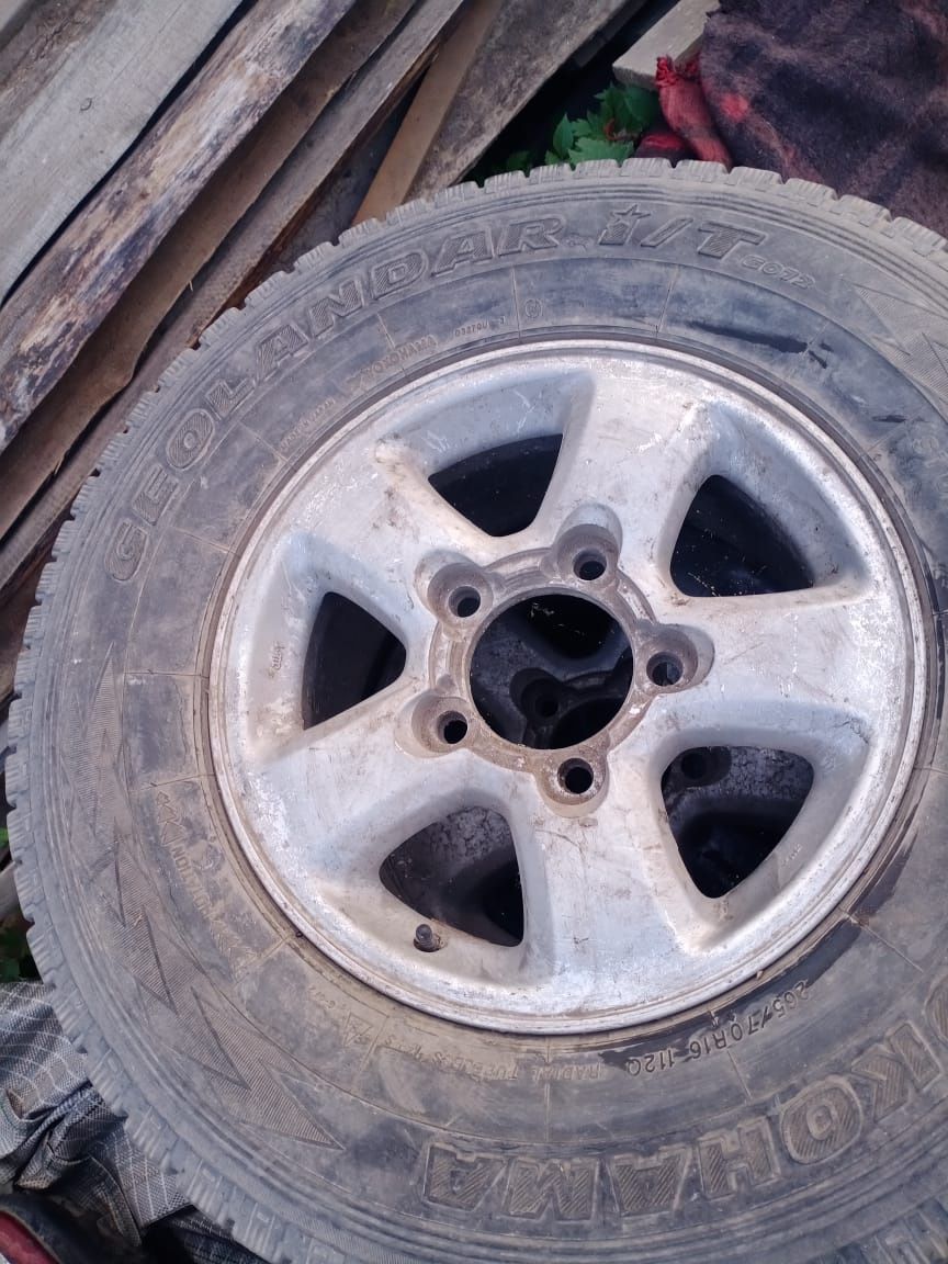Продам шины с дискам размер 205/70 R 16