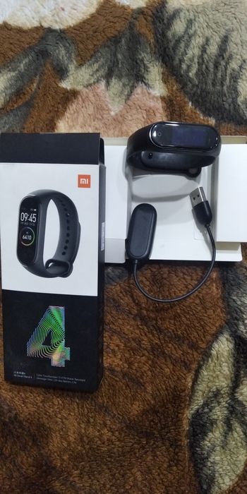 Продам Смарт браслет Xiaomi Mi Band 4