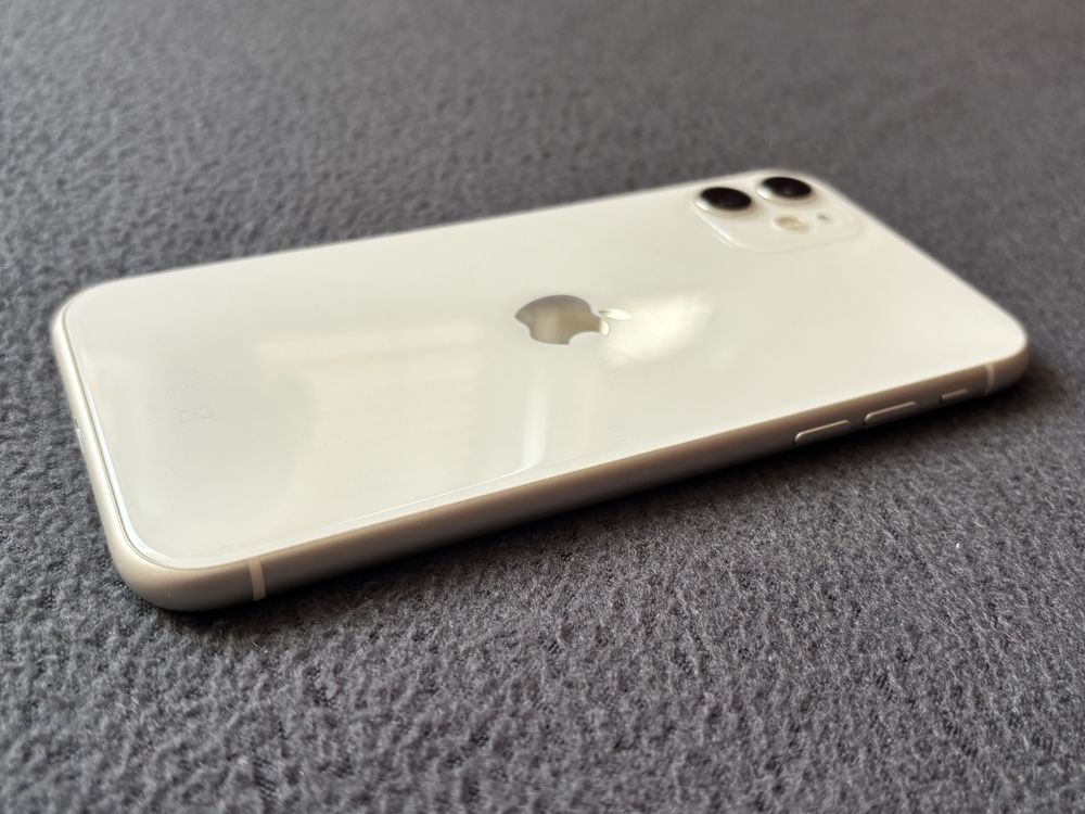 Бял iPhone 11 - 256