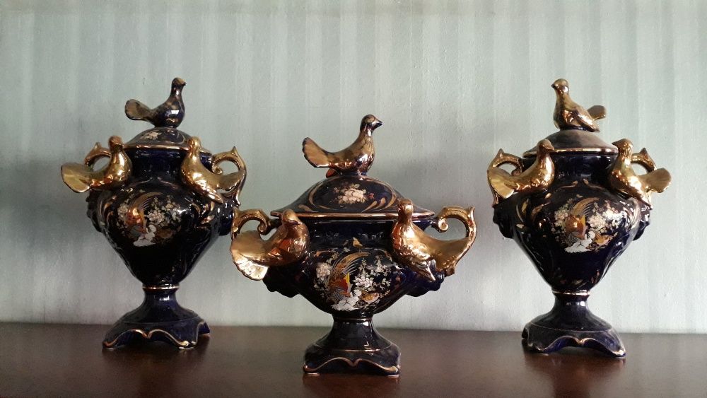 Set 3 vase de cobalt impunatoare, foarte decorative, portelan vechi.