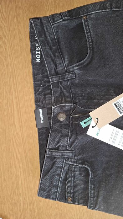 Noisy May
Дънки Isabel Черен Mom Fit