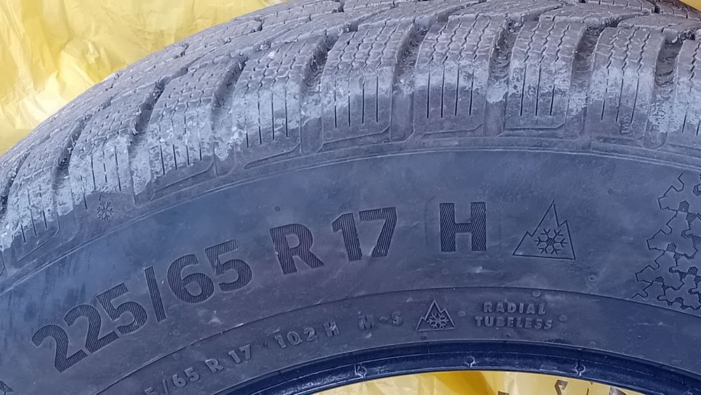 Зимни гуми Continental 225/65 R17 H – отлично състояние