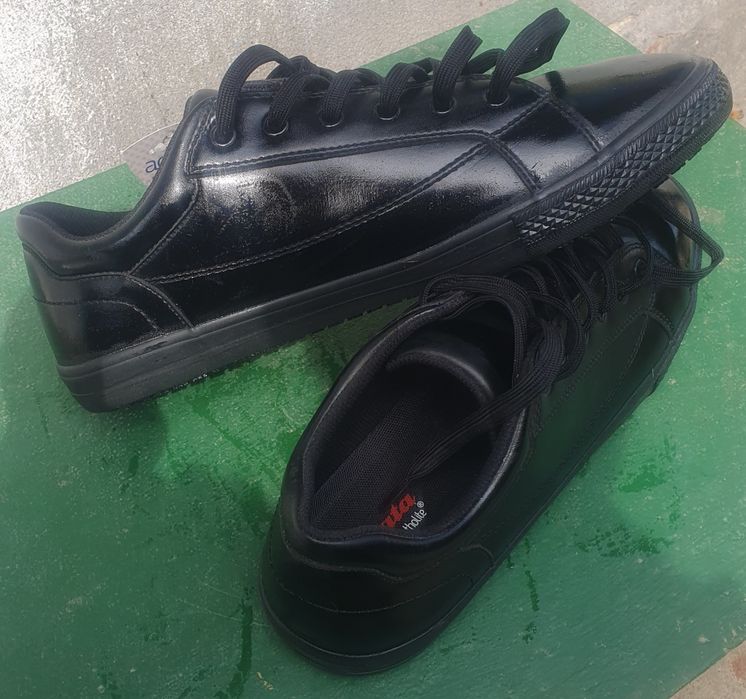 Adidas piele nr.46 / nou