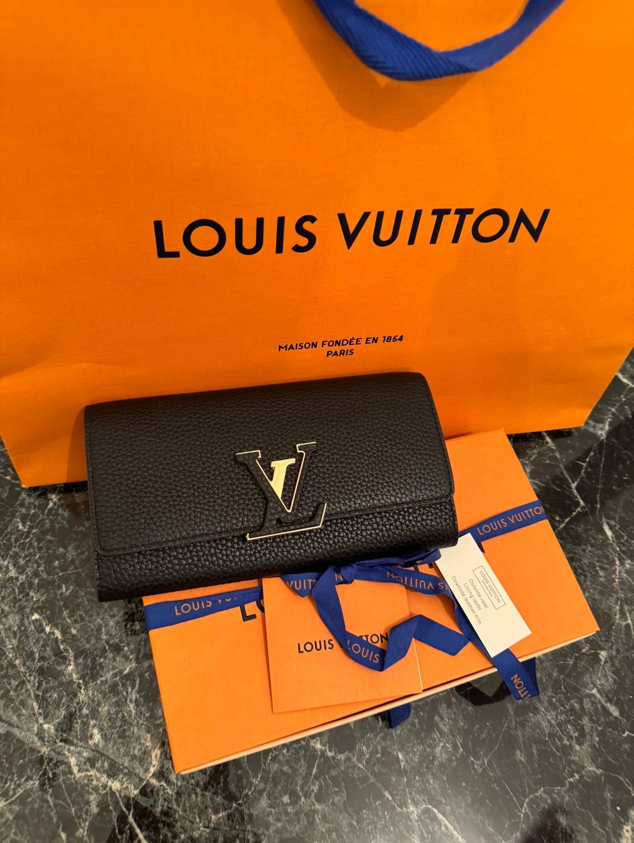 Portofel original Louis Vuitton Capucines nou
