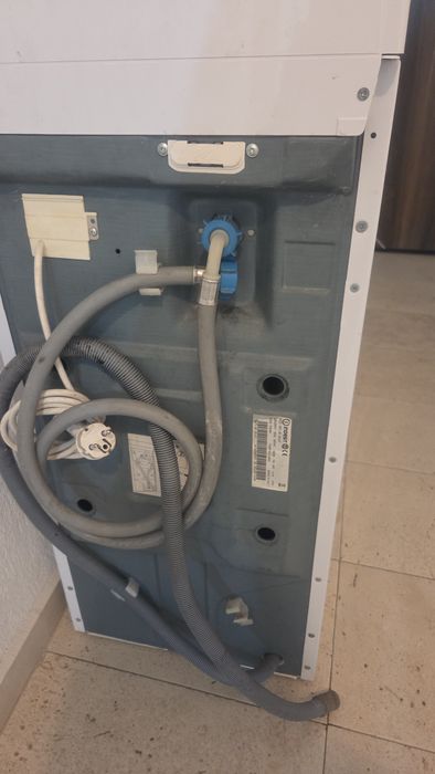 Пералня с горно зареждане Indesit