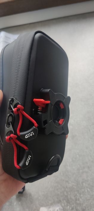 Husa universala smartphone Givi cu sistem fixare , pt moto