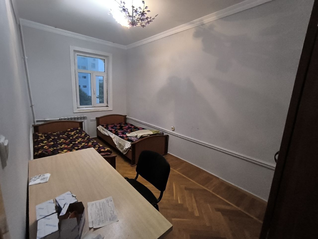 Срочно продаётся недорого квартира в центре на Дружбе Народов 3/4/9.