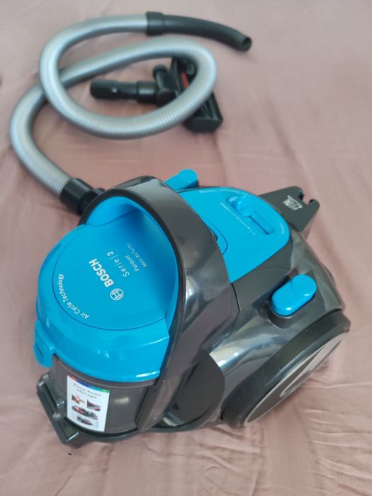 Vând aspirator Bosch