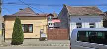 Imobil zonă centrală compus din casă, birouri, magazii,garaje