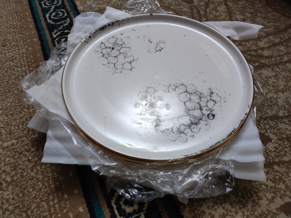 Продаю НОВЫЕ большие десертные тарелки-6 штук.