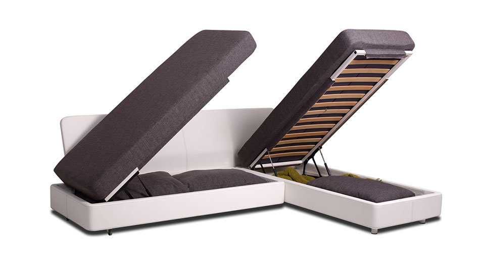 Vand coltar cu lada depozitare (se face pat)stare foarte buna.