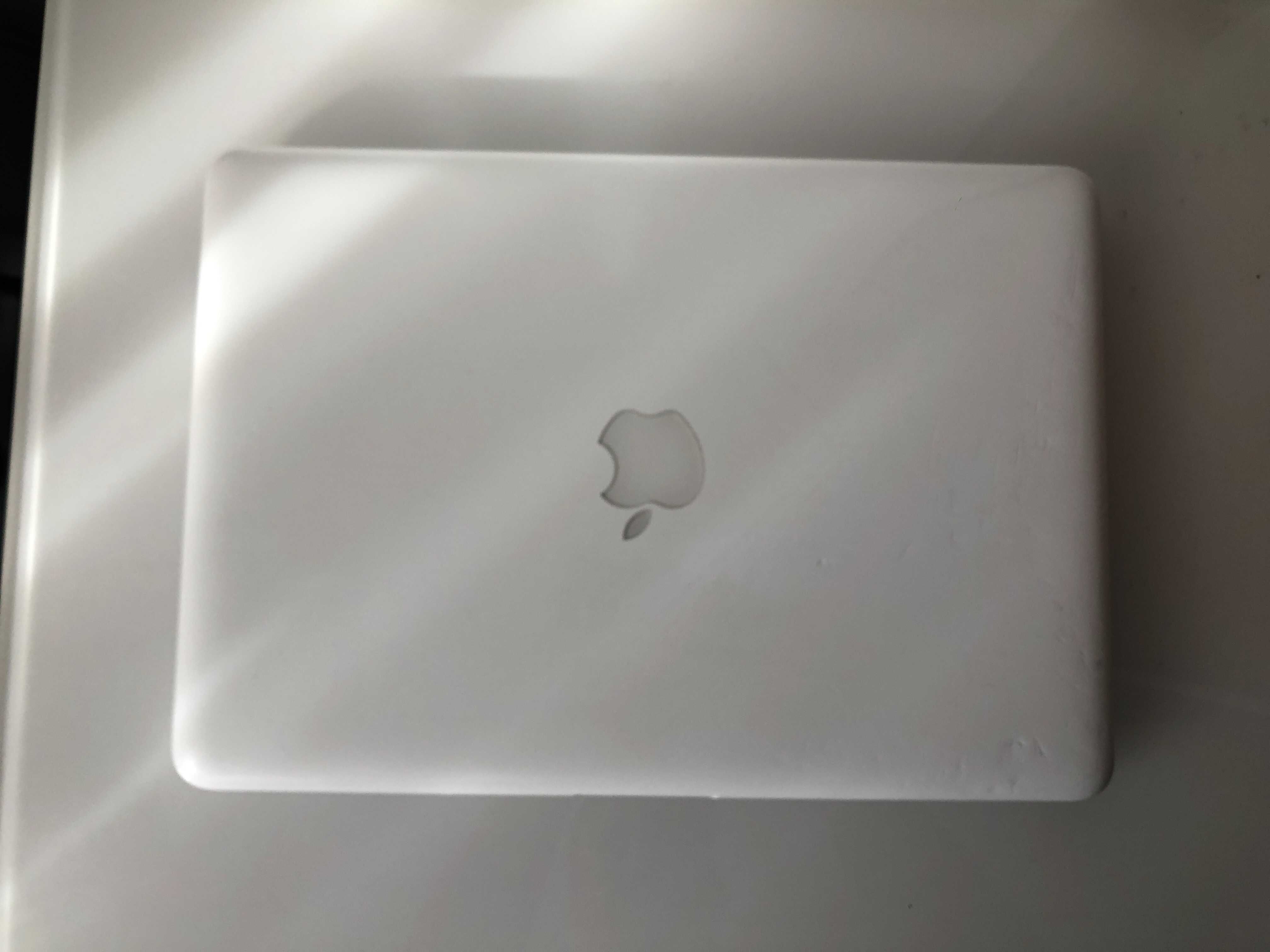 Apple MacBook A1342 White 2011 2,4 GHz Core 2 Duo 4 GB DDR3