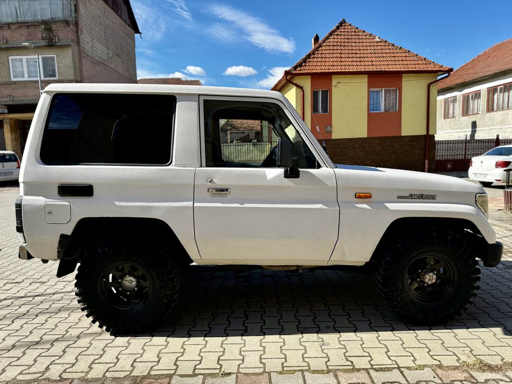 Toyota Land Cruiser LJ 70 Autoutilitara motor 2,5