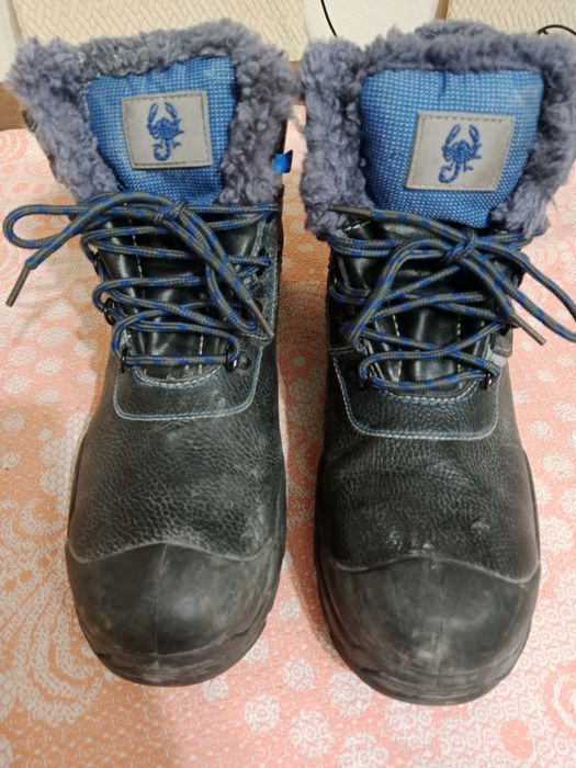 Продам зимнюю спец обувь