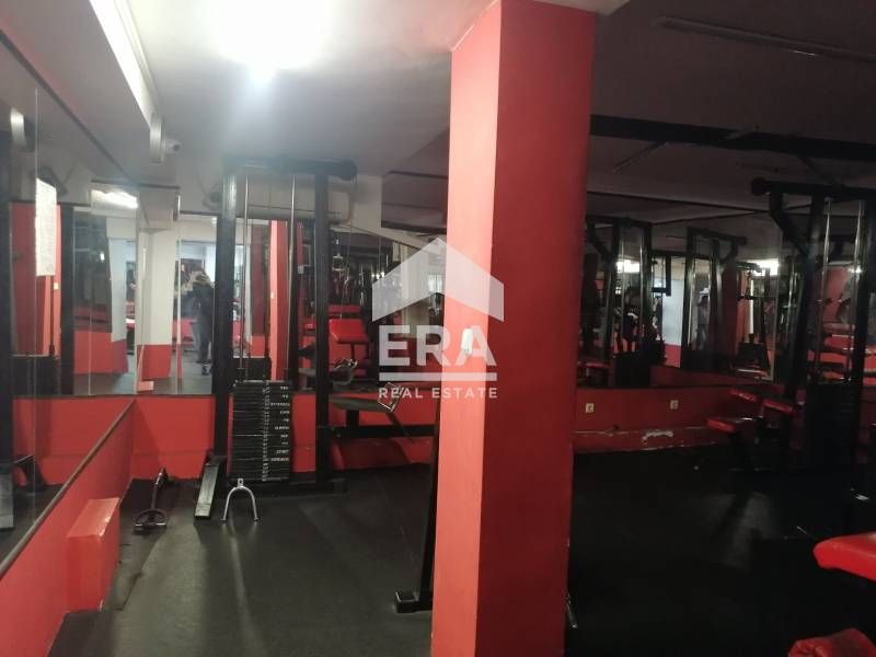 Дава се под наем  в Варна, Гръцка махала -  кв.м за 2500 € - Снимка #2