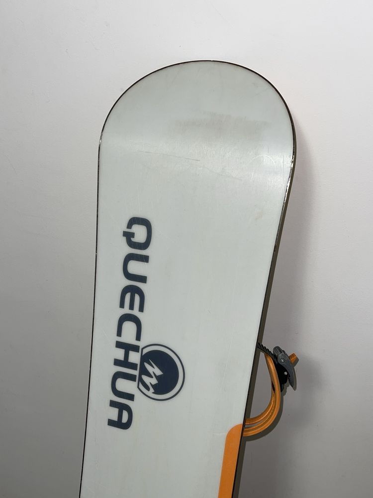 Snowboard Quechua 135cm + legaturi