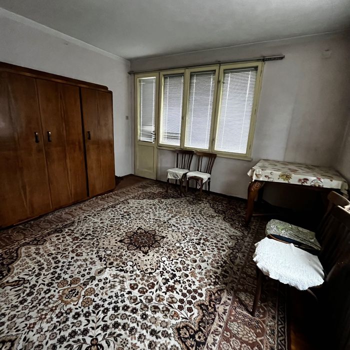 Двуетажна къща 160кв.м + двор 1200кв. м