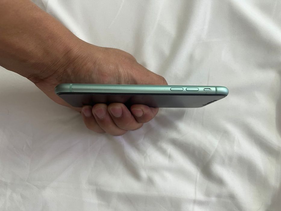 Айфон 11 128гиг акум 78 % все работет в ремонте не был