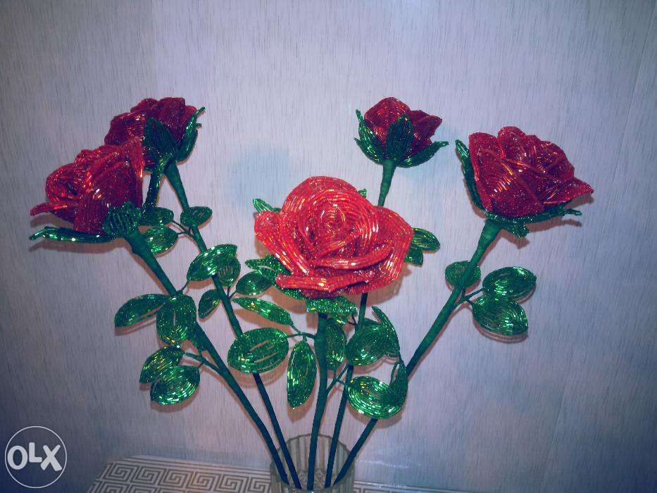 Розы из бисера на подарок