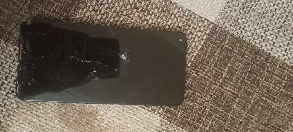 Продам сломанный телефон