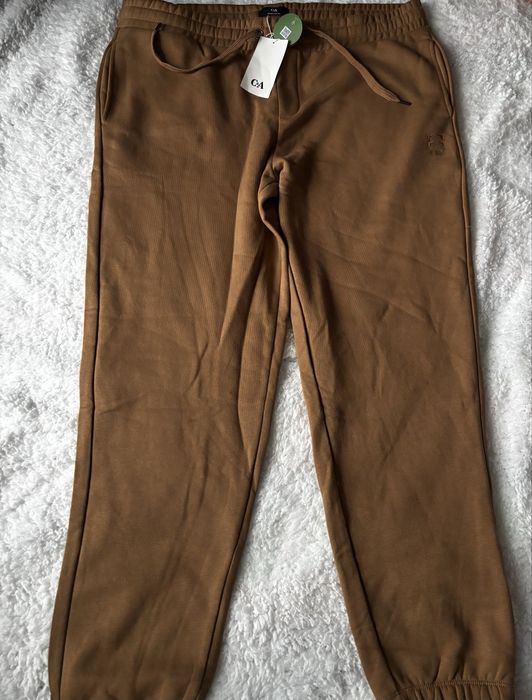 Vand pantaloni noi de la C&A