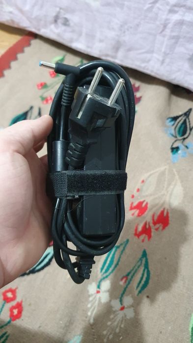Vând incarcator laptop HP