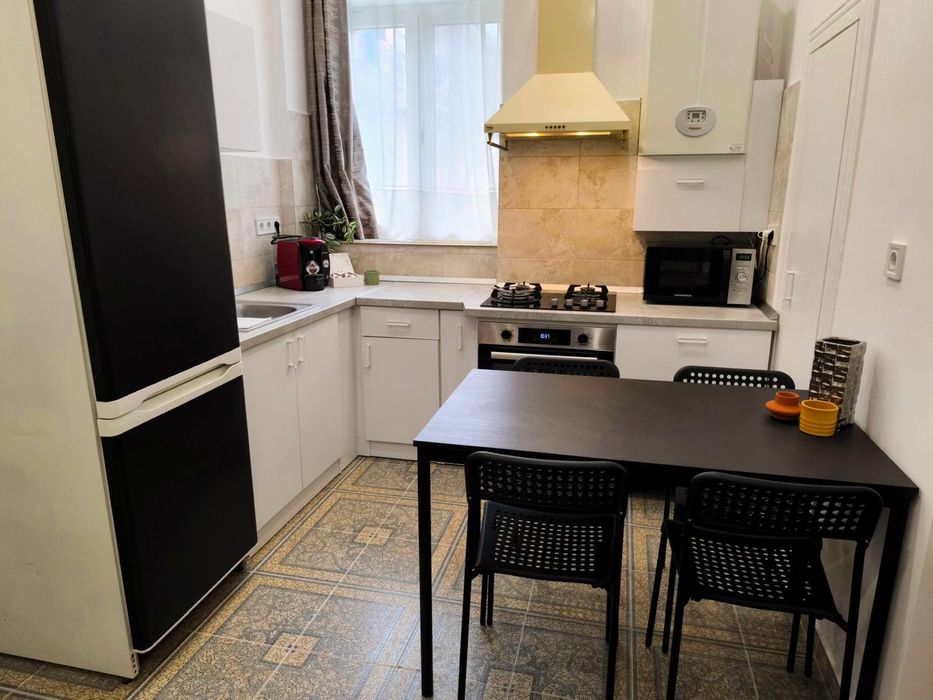 Vând apartament 3 camere, Central, Turda, 47 mp, parter, curte comună