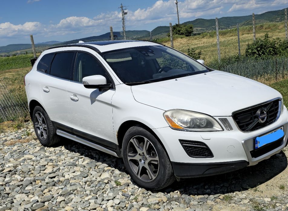 Vând Volvo XC60, tracțiune integrală 4x4, cutie automată, diesel