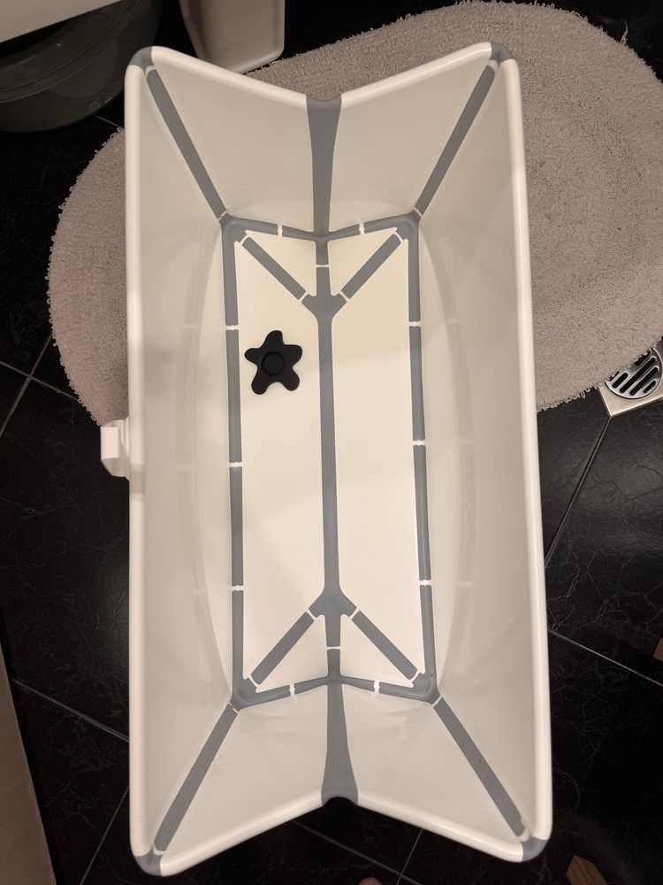 Корито с поставка и шезлонг (подложка) за бебе Stokke