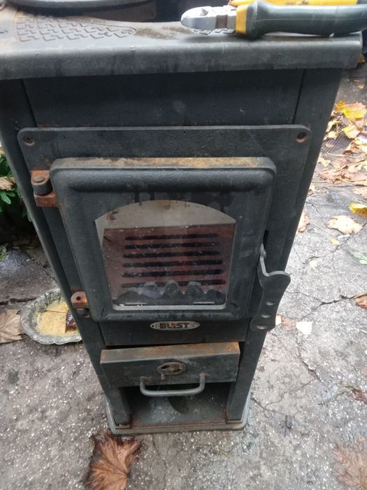 Șemineu tip soba cu plita