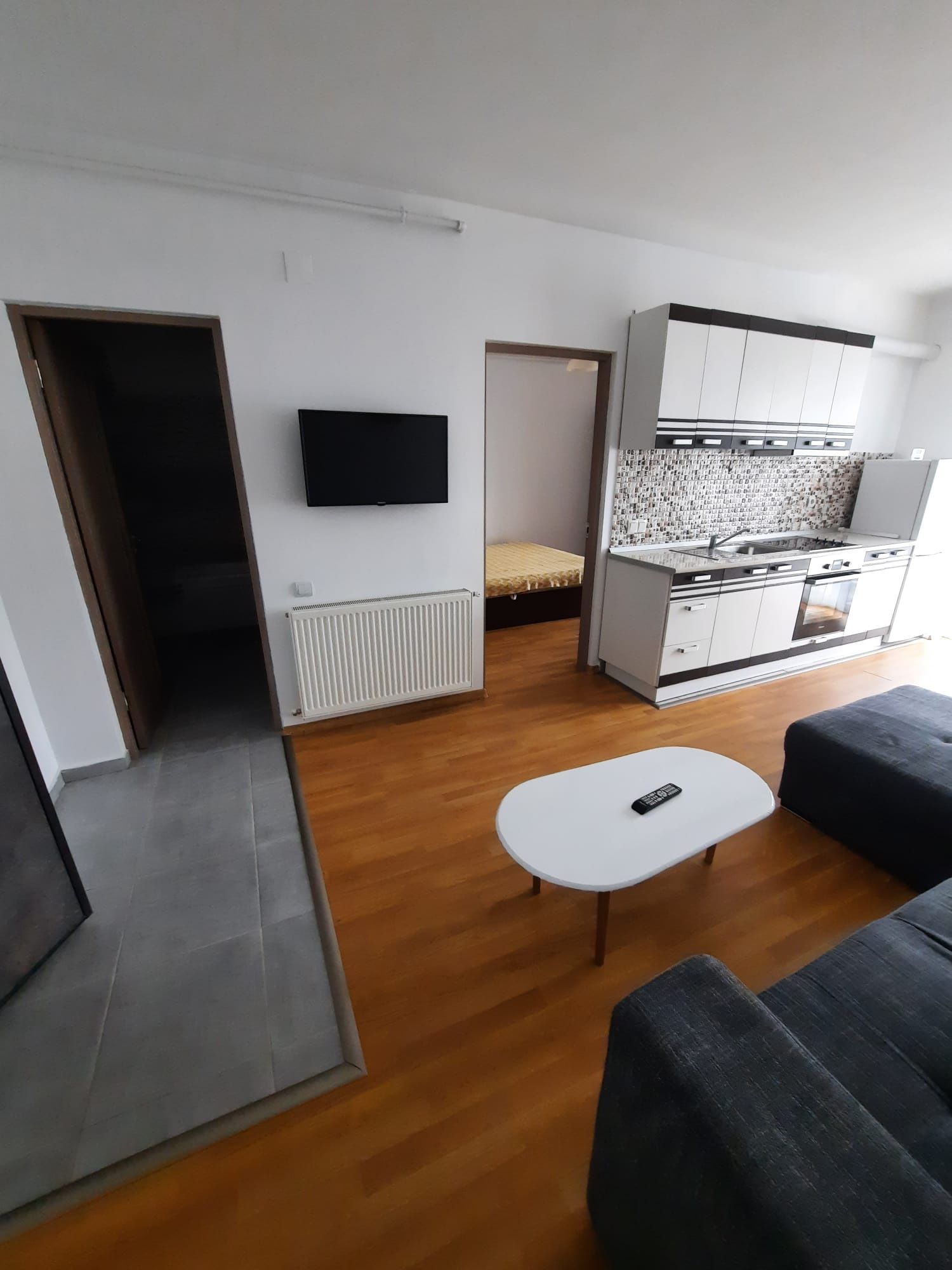 PF inchiriez Apartament 2 Camere, 43 mp, Strada Eroilor 378