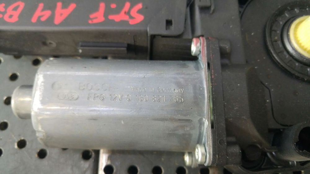 Motoras macara stanga fata audi a4 b7 8e 0130821765 8e1959801g