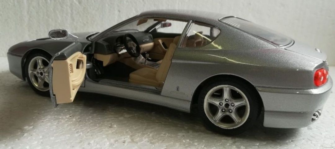 Ferrari 456GT bburago 1 18 
Scara 1:18
Bburago

Pozele reflectă realit