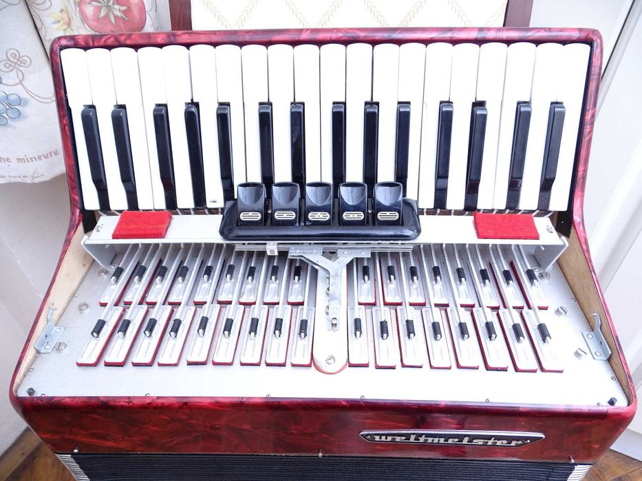 Акордеон Велтмайстер Стела 60 баса