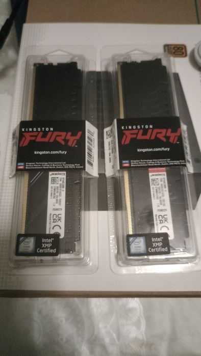 Оперативная память Kingston KF548C38BB-8 8х2 Гб