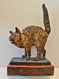 бронзова склуптора на котка от 19-ти век.