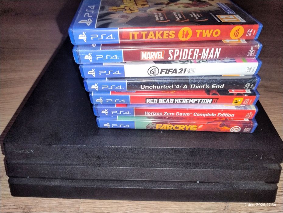 PS4 PRO 1TB + 3 controllere + jocuri