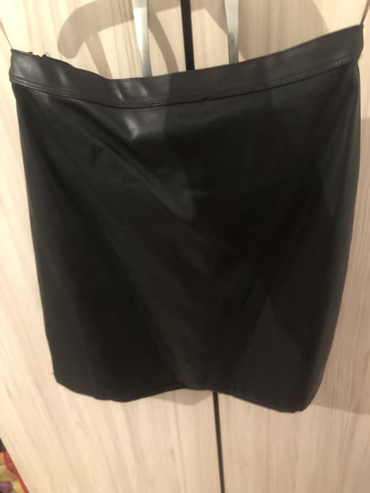 Кожена пола