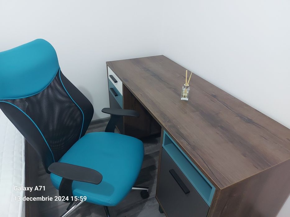 Vand birou si scaun ergonomic