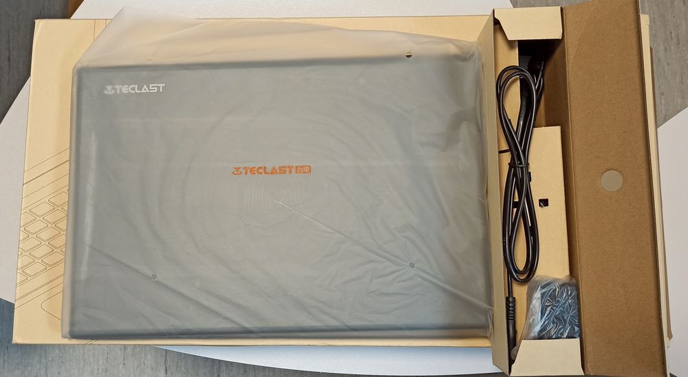 Laptop Teclast F15 Plus 2, 15,6 inchi, Intel N4120 Quad-Core, 8 GB